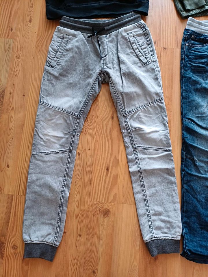 Bekleidungspaket Gr 164 Hoodies Jeans kurze Hose Trikot Joggingho in Leibertingen