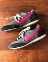 Sneaker Nike Schuhe 38,5 schwarz pink rosa bunt grau Niedersachsen - Vechelde Vorschau