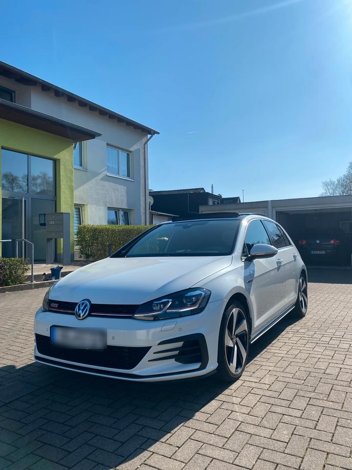 Golf GTI Performance STHZ PANO ACC DYNAUDIO in Oberhausen