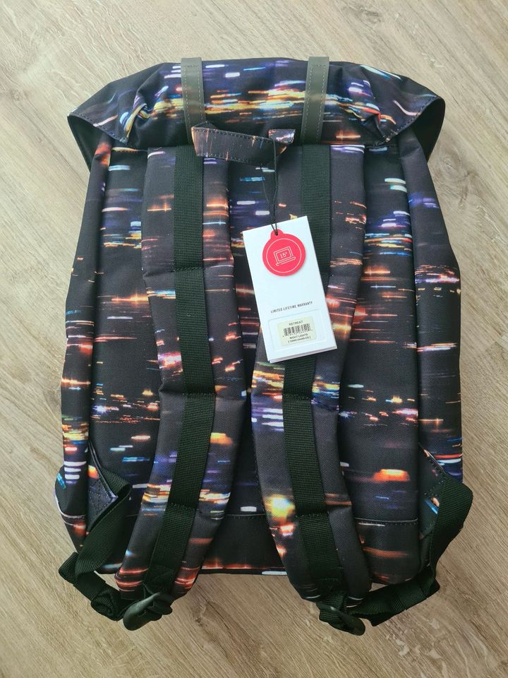 Herschel Rucksack little American 19.5l night light neu in Berlin