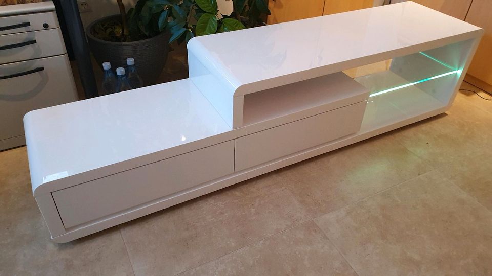 Sideboard Lack weiss mit Beleuchtung in Nastätten