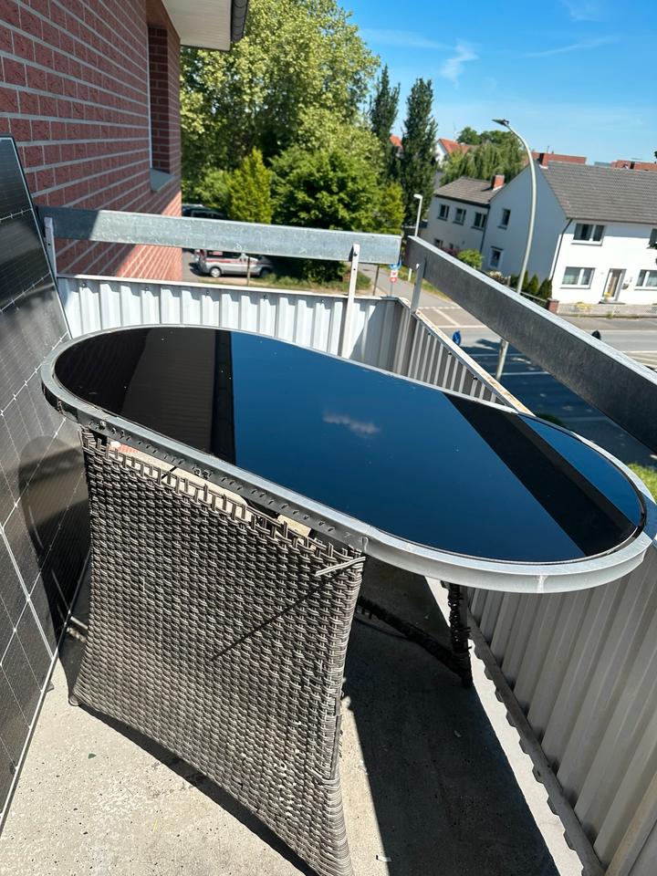 Balkon Tisch Gartenmöbel Schirm und Ständer zu verschenken in Nordrhein