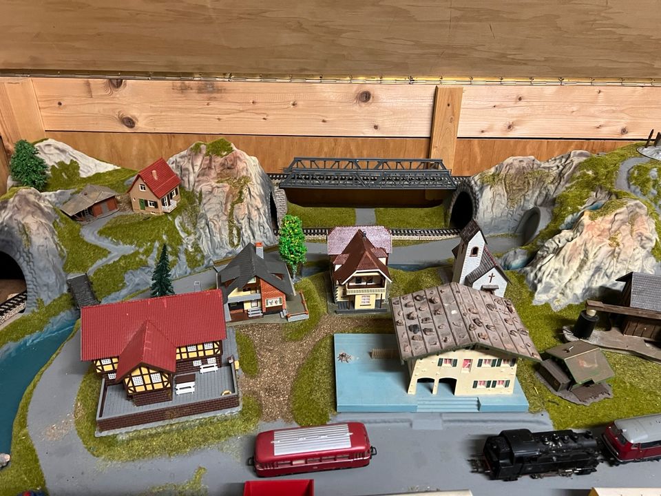 NOCH Eisenbahn Landschaft H0 mit viel Märklin Zubehör in Urschmitt