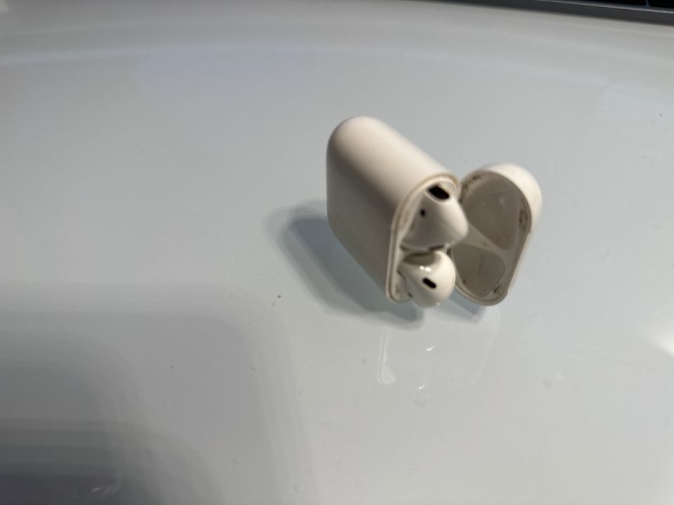 Apple AirPods 1 Generation in München