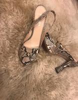 Original Prada Schuhe in Lederoptik/ top  Zustand, Größe 38.5 Düsseldorf - Stadtmitte Vorschau