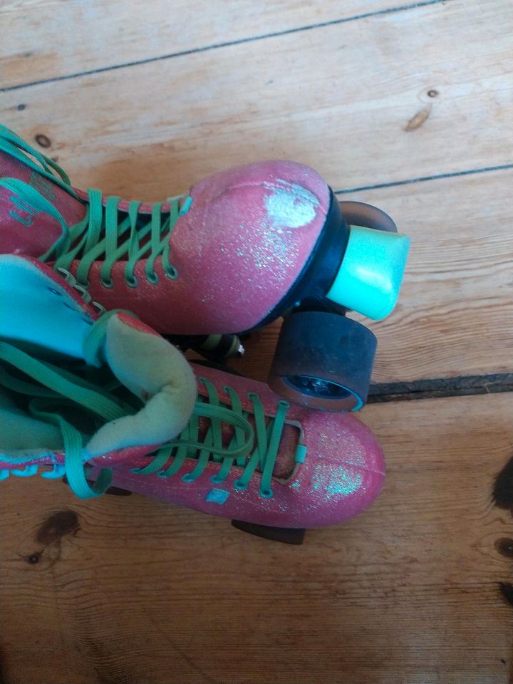 Roll-Schuhe Chaya Rollerskates rosa Glitzer in Berlin