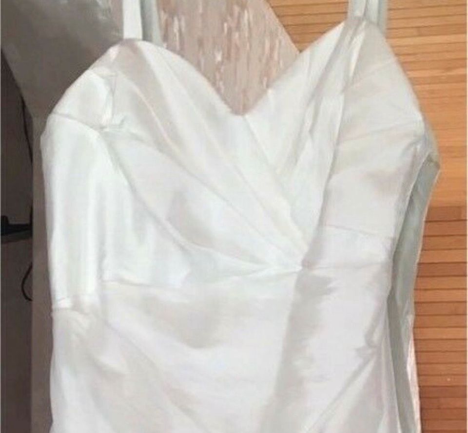 Neuwertiges Brautkleid mit passendem Bolero (NP: 400€) in Aachen