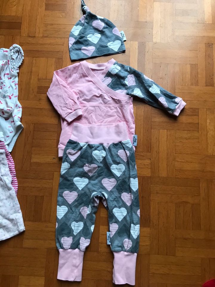 28 tlg. Set: Babykleidung Gr. 62 Bodys Hosen Strampler Mützen H&M in Krefeld