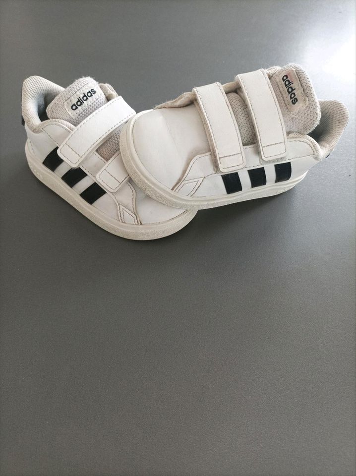 Adidas Sneakers Gr 21 in Schwendi