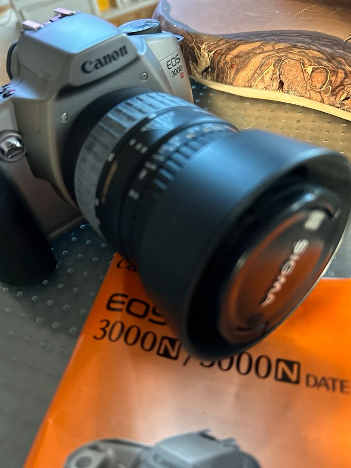 Foto Kamera Canon  EOS  3000  N mit  Objektiv und Tasche in Lutter am Barenberge