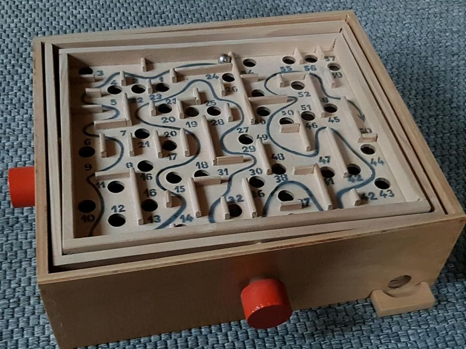Holzspiel Labyrinth mit Kugel Spielzeug Holzspielzeug in Hamburg