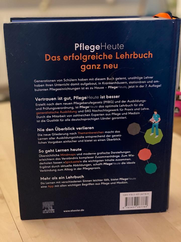 Pflegefachkraft Lehrbücher Pflege Heute Ausbildung Elsevier in Düsseldorf