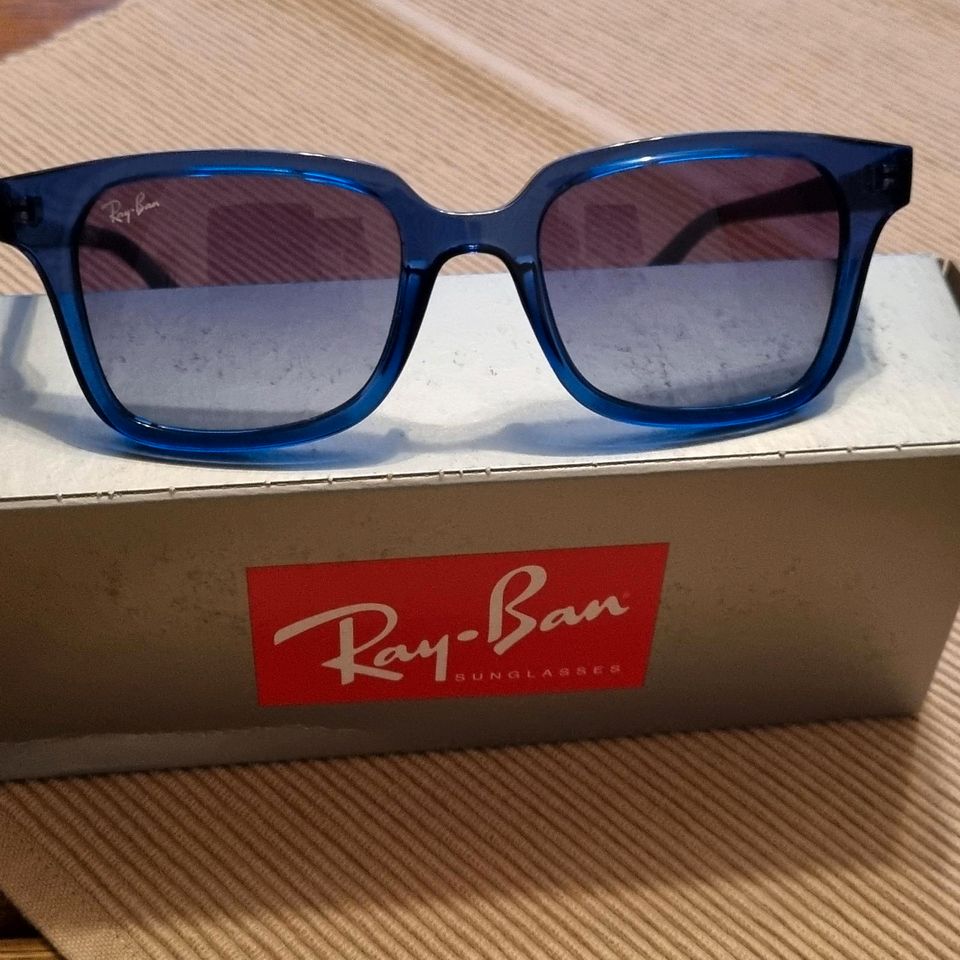 Ungetragene Ray-Ban Brille in Sehnde