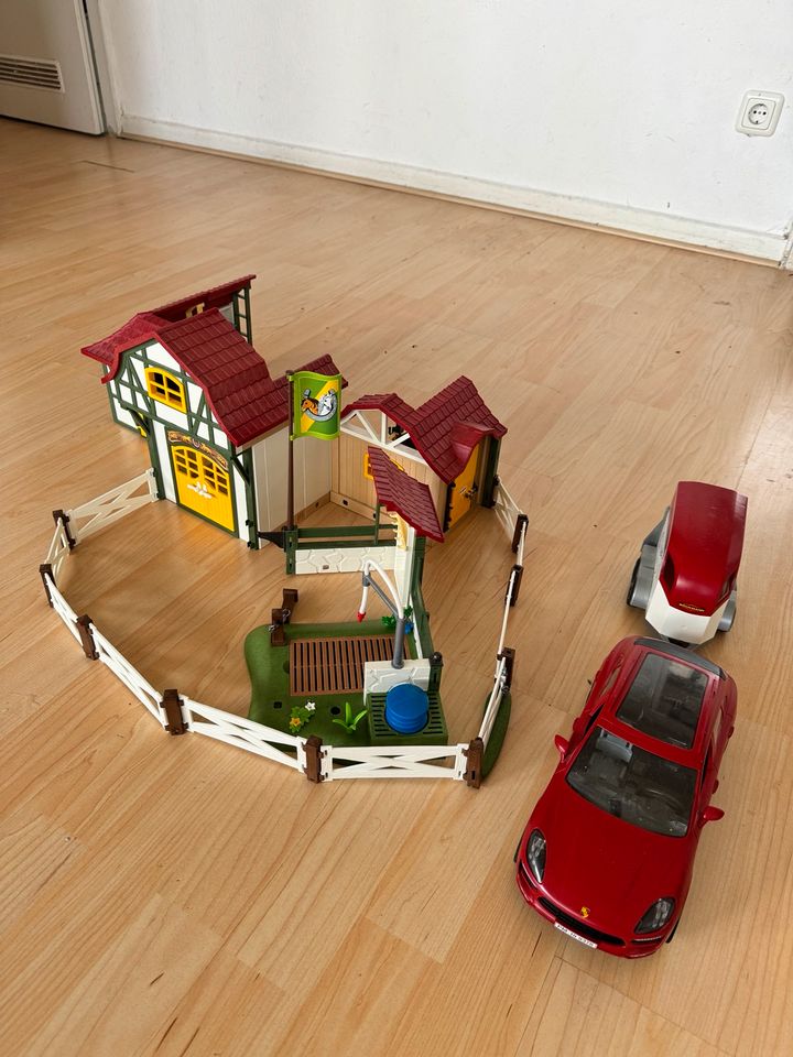 Großer Reiterhof von Playmobil mit viel Zubehör in Marl