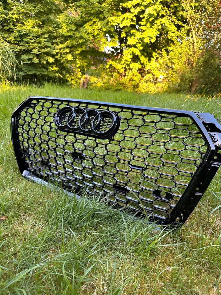 Audi a4 b9 honeycomb grill in Hollern-Twielenfleth