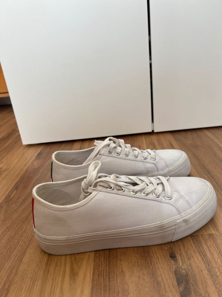 Boden Sneaker weiß Gr. 39 in Berlin