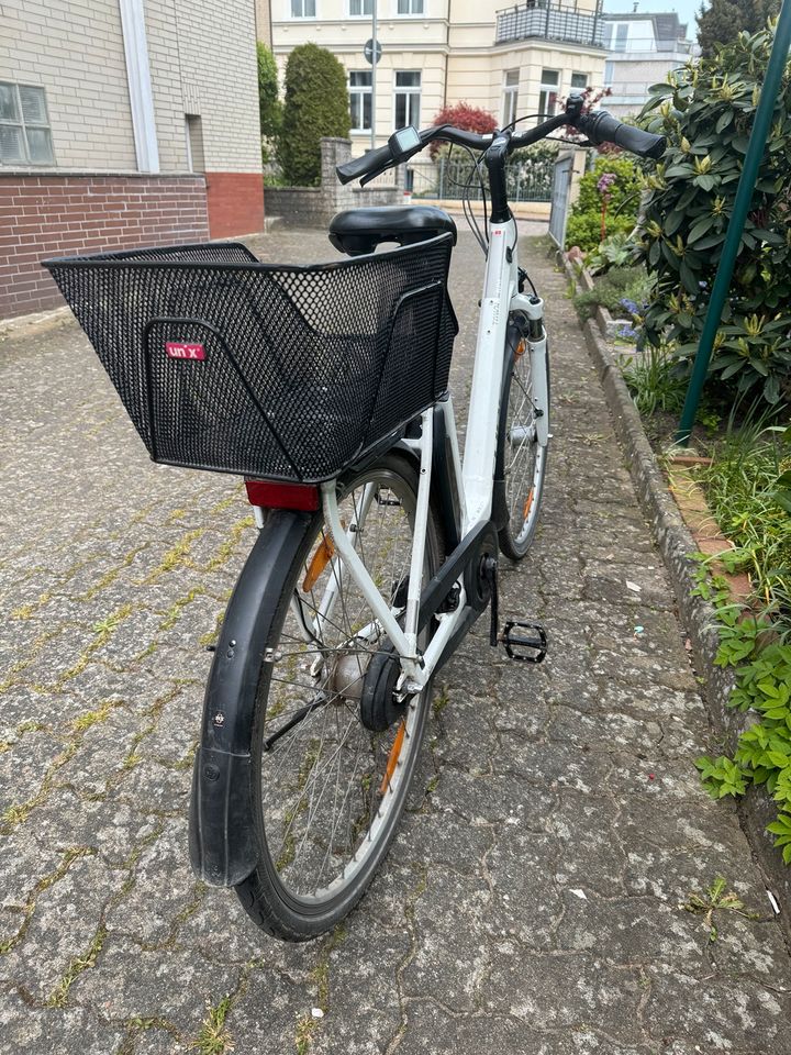 CUBE E-Bike Damenrad Fahrrad Bosch Motor in Lübeck