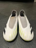 Adidas Predator Fußballschuhe ohne Schnürsenkel Gr. 30 Nordrhein-Westfalen - Wenden Vorschau