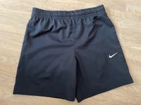 NIKE Shorts Sport-Hose kurz, Fussball-Trikot Gr. 110-116 fast NEU Bayern - Goldbach Vorschau