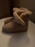 Kunstlammfell Stiefel Gr.40 Niedersachsen - Uetze Vorschau