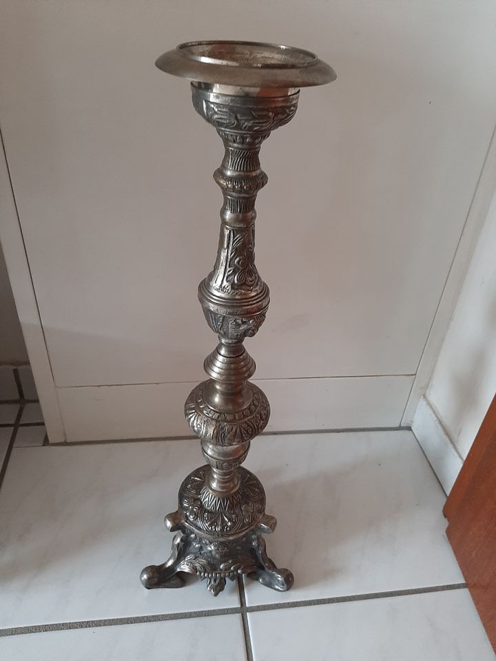 barocke Altarleuchter, Kerzenständer , Höhe ca. 60 cm , Metall in Kerpen