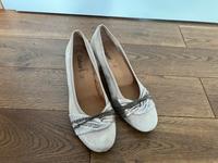 GABOR Pumps Absatz Schuhe Damen beige weich Gr. 41 Hessen - Kassel Vorschau