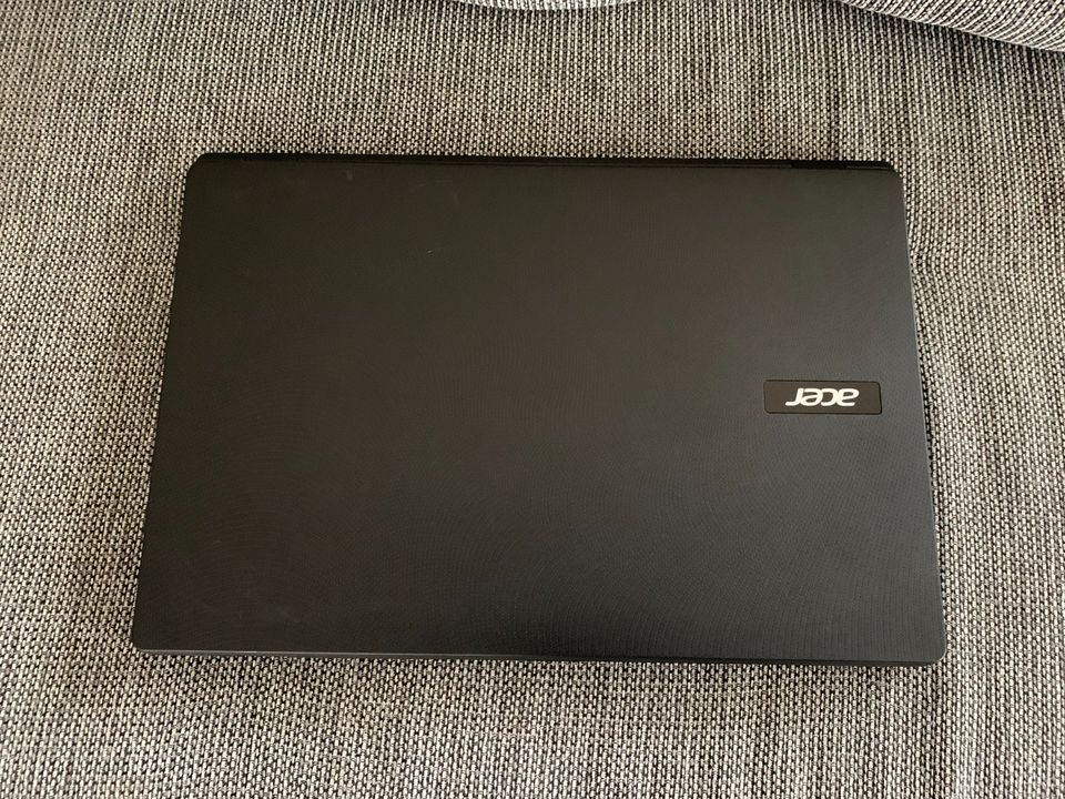 Acer ES1-711- 17,3 Zoll- intel (4x2,25 GHz)- 250 GB SSD- 8 GB RAM in Neuenburg am Rhein