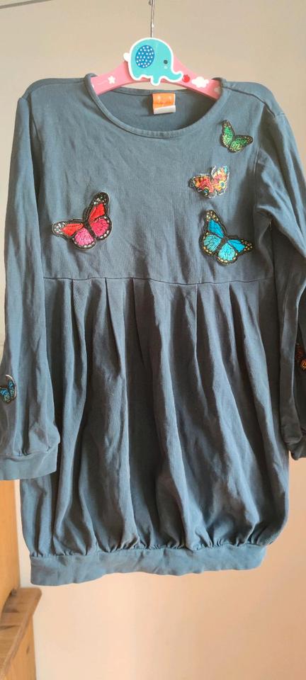 Verschiedene Kleider Regenbogen, Schmetterling, Merinowolle in Berlin