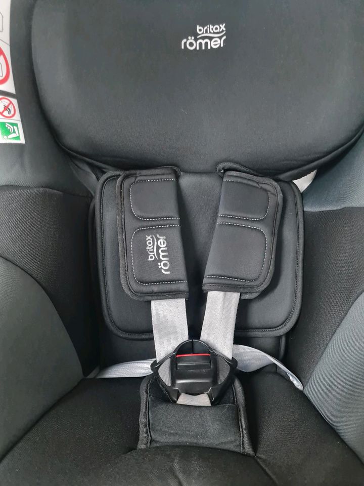 Britax Römer Dualfix M i-size isofix Kindersitz Reboarder in Stolberg (Rhld)