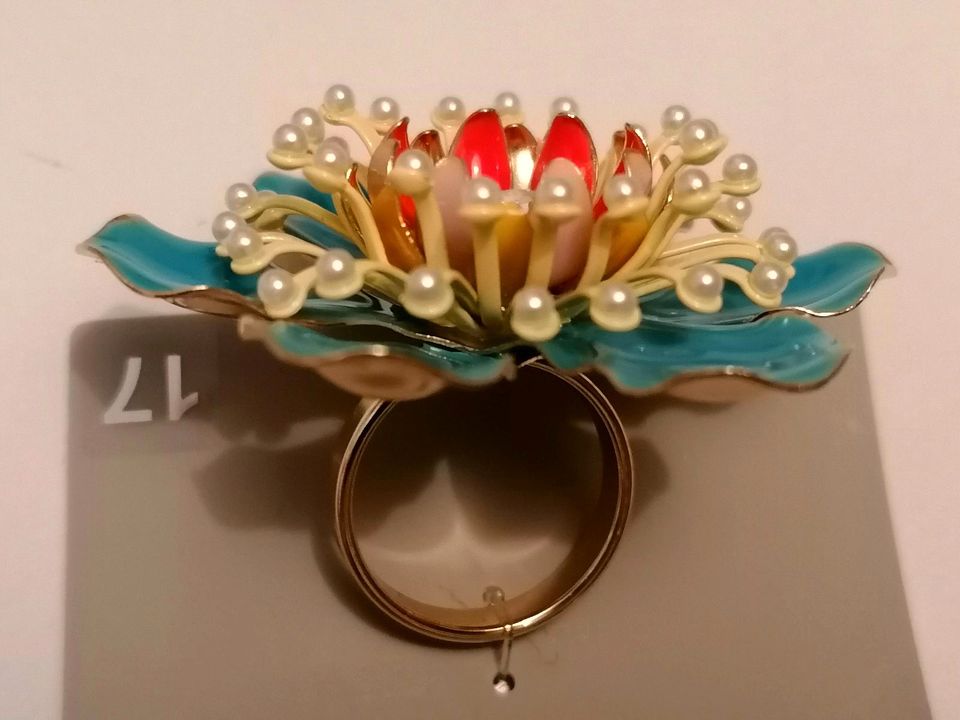 Großer Blumen-Ring, Hingucker mit Perlen besetzt *NEU* in Waiblingen