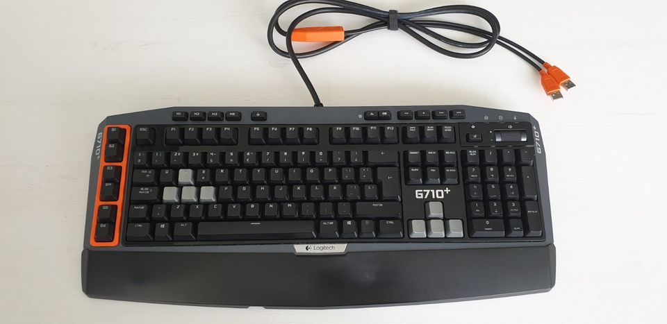 Logitech G710+ Tastatur mit spanischen Tasten in Althengstett