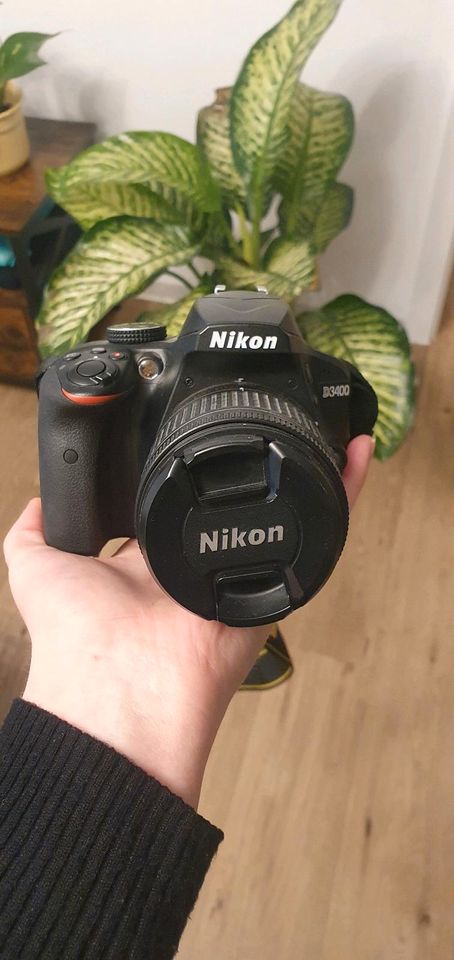 Nikon D3400 Spiegelreflexkamera + Zubehör in Hannover