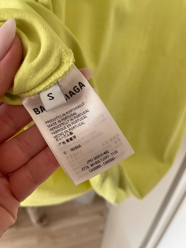 Original Balenciaga T-Shirt Neon Gelb Gr. S oversized in Uetze