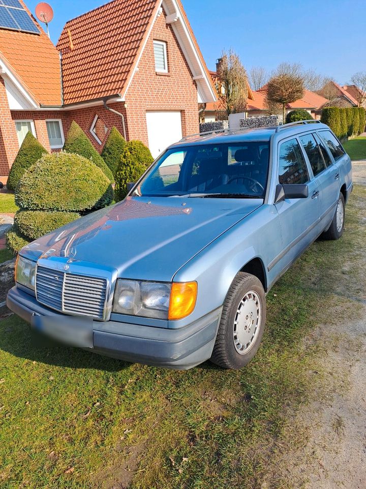 Oldtimer Mercedes 124 w in Löningen