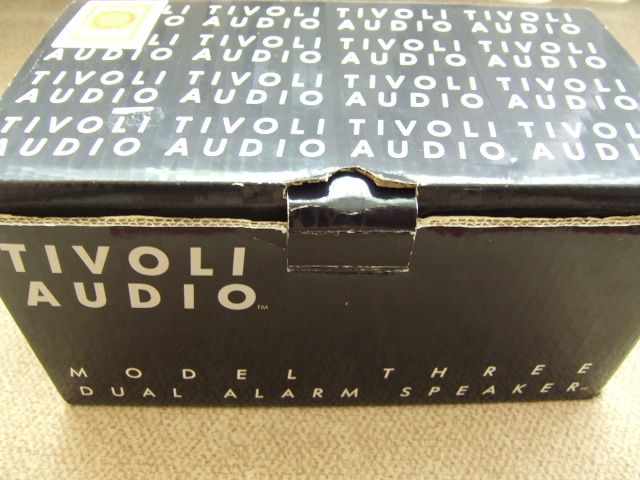 Tivoli Audio Dual Alarm Speaker - Lautsprecher Uhr Wecker Walnuss in Berlin