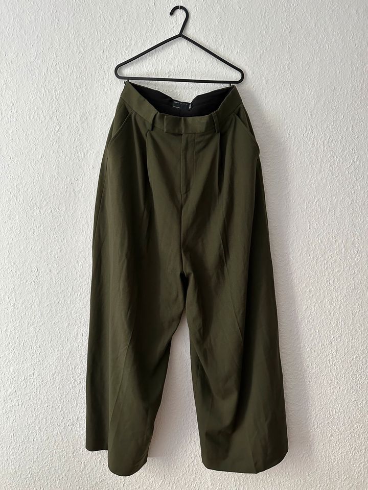 ASOS Grün Hose Khaki Green Trousers Ballon Pants W30 High Waist in Berlin