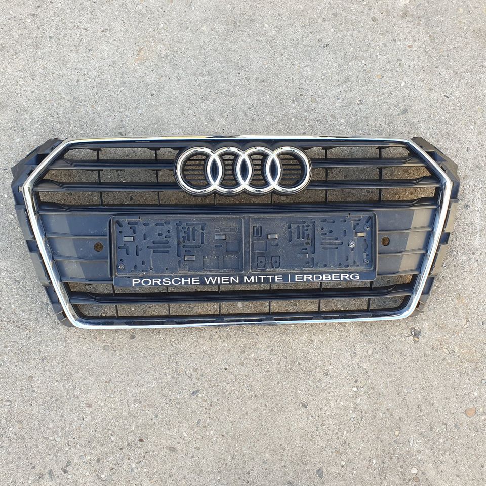 Audi A4 8W Grill Kühlergrill 8W0853651 in Happurg