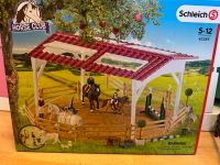 SCHLEICH HORSE CLUB 42389 AUSSENREITPLATZ 7 PFERDE VIEL ZUBEHÖR Rheinland-Pfalz - Wolken Vorschau