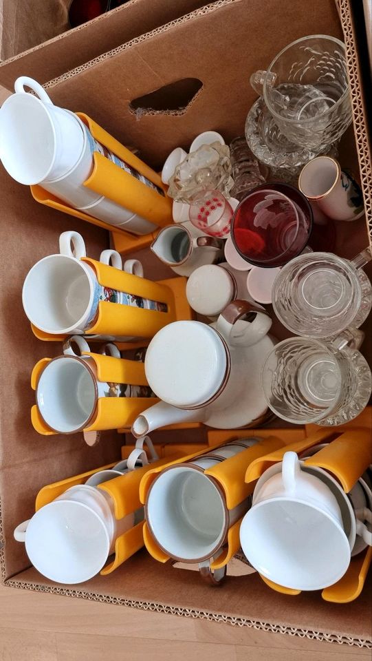 Gläser, Teller, Tassen und Porzellan aus Haushaltsauflösung in Bordesholm