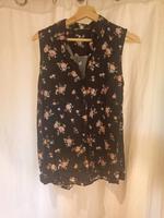 Bluse / Gr. M / Neu / schwarz mit  Blumen Niedersachsen - Barsinghausen Vorschau
