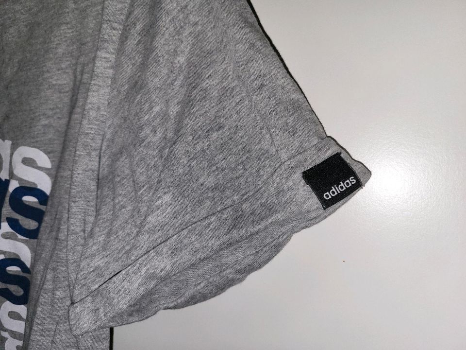 Adidas T - Shirt in Petershagen