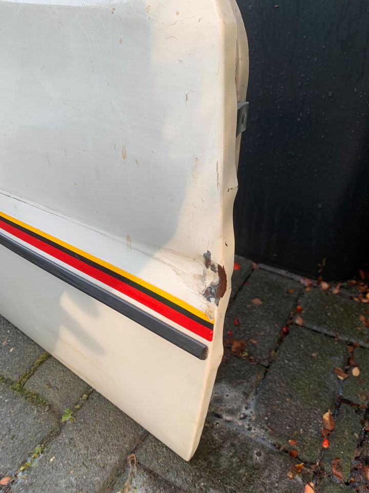 Porsche 924 Tür rechts leicht beschädigt in Wallmerod