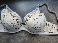 schöner TRIUMPH BH mit Bügeln, Grösse 80D,creme/gelbe Blüten Essen-Borbeck - Dellwig Vorschau