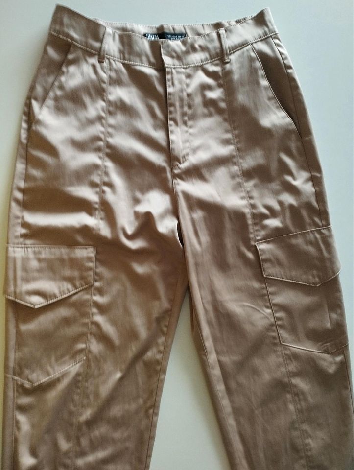 Neu, Zara Damen Hose, S 36, Gold Beige, Satin-Effekt in Schöneberg i. Westerwald