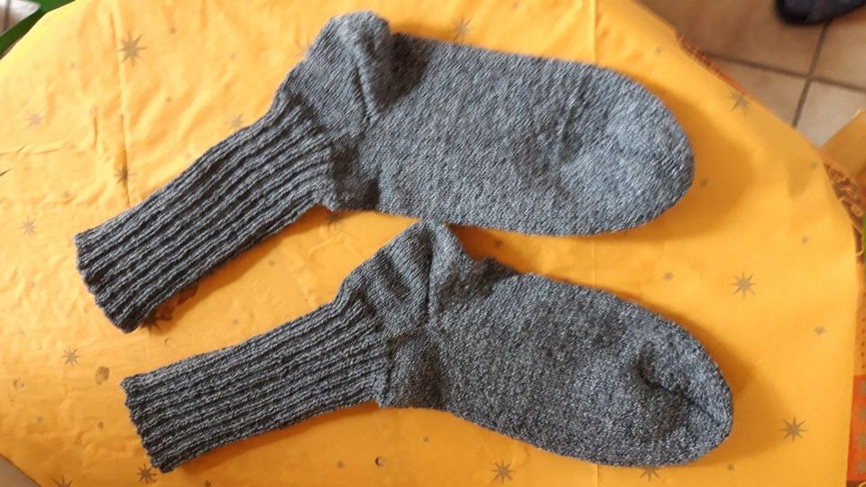 Selbstgestrickte Socken in Fürth