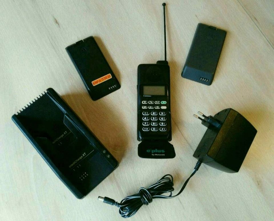 Motorola Type PT-9s mit Zubehör, e-plus in Leipzig