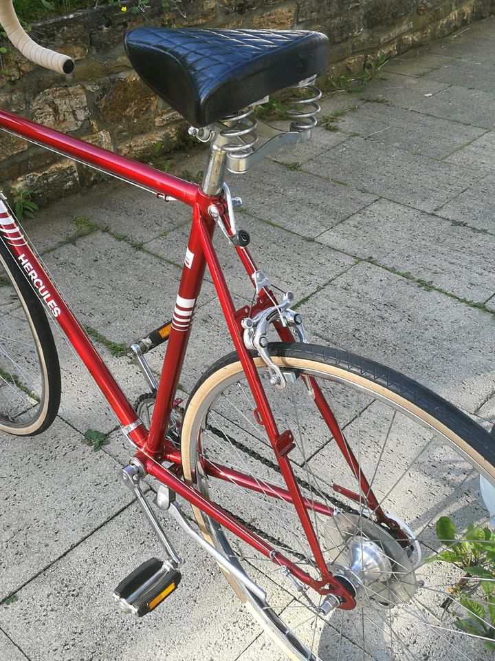 Rotes Retro Rennrad in Stuttgart