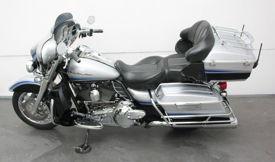 Harley-Davidson FLHTCUSE 4 CVO E-Glide Ultra Classic '110 5HD1... in Meinerzhagen