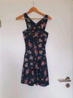 Hollister Kleid schwarz Blumen mit Tüte Blumenkleid Hessen - Maintal Vorschau