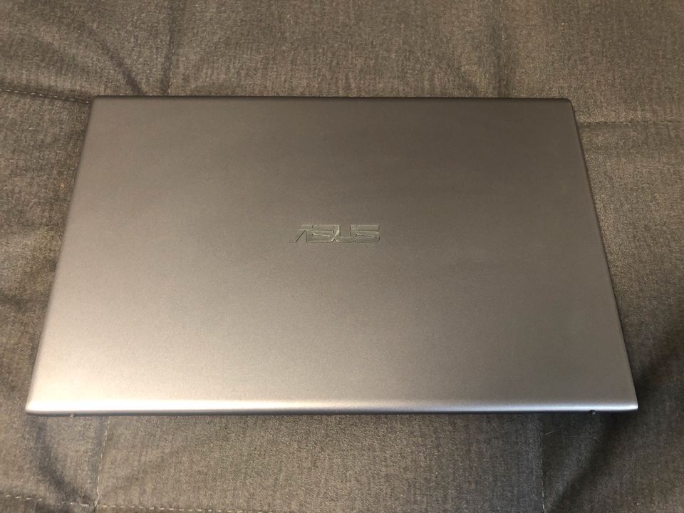 ASUS VivoBook R564F Grau Laptop mit Tasche in Zossen-Wünsdorf